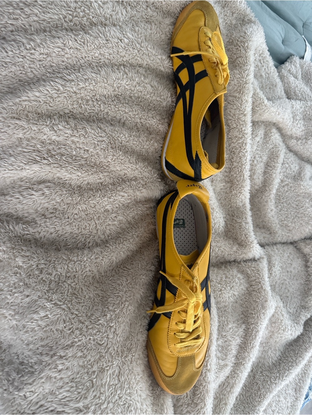 Onitsuka Tiger yellow Men’s Athletic Sneakers with Black Stripes - Picture 2 of 6